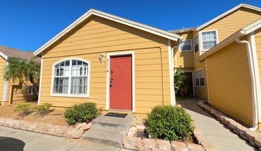 Building Photo - Coming Soon! Charming 1-Story Lockout Townhome in Davenport!