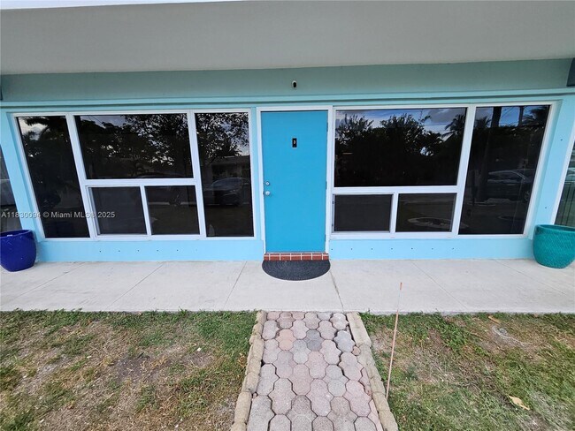 Primary Photo - 733 NW 30th Ct