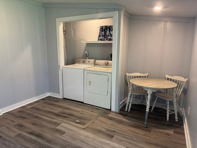 Building Photo - 3015 Edmond St