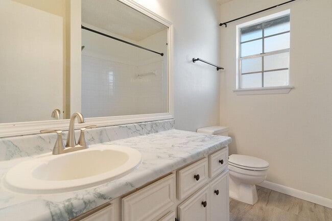 Building Photo - Great Cul-De-Sac Location in Fort Walton B...