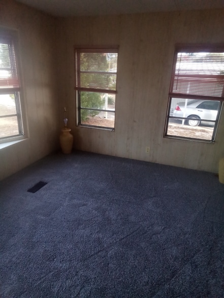 Building Photo - 8124 Eagle Dr