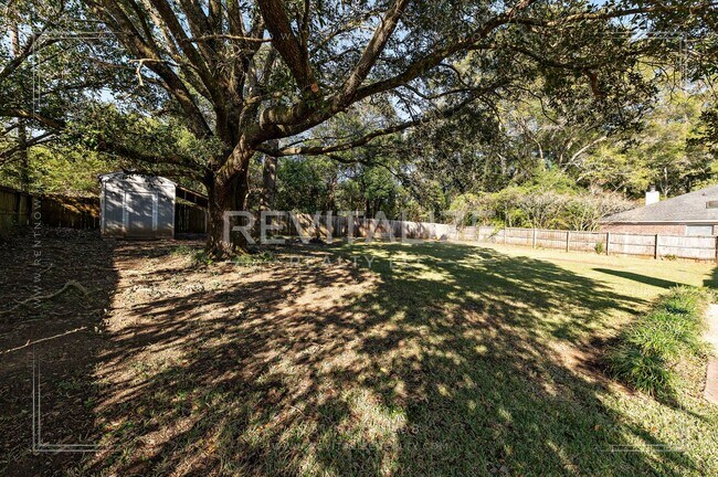 Building Photo - Creole Style 3 Bed 2.5 Bath Home on Oversized Lot