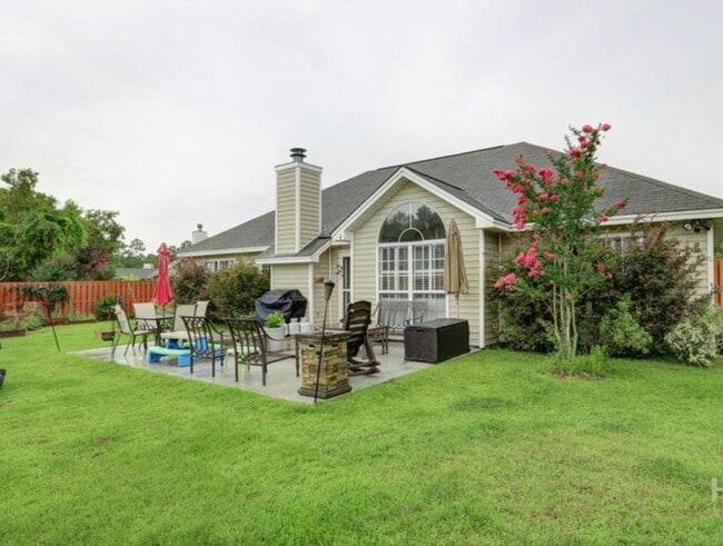 Building Photo - Beautiful Oasis