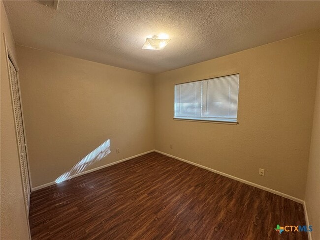 Building Photo - 815 Burges St