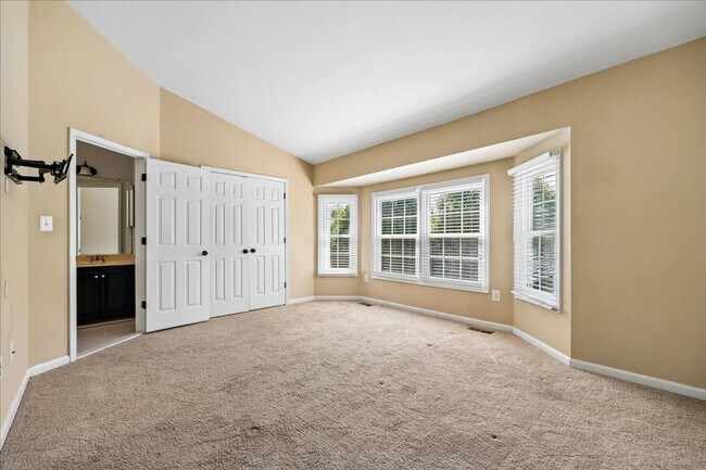 Building Photo - Luxury Townhome at Lake Linganore