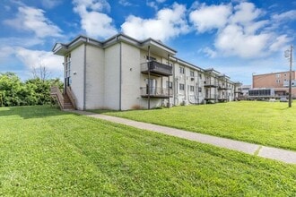 Building Photo - 2 Bedroom Unit was recently renovated.  Live walking distance from the downtown square or steps f...