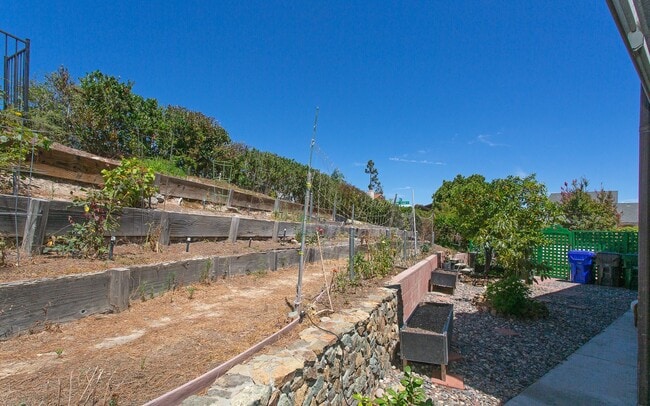 Building Photo - Charming 4 bedroom Home in Oceanside