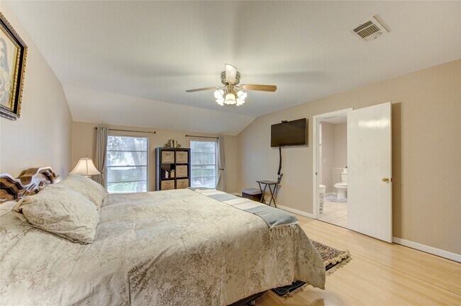 Building Photo - 824 Wax Myrtle Ln