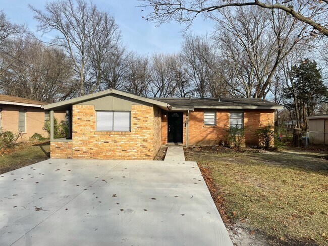 Building Photo - 613 S Andrews Ave