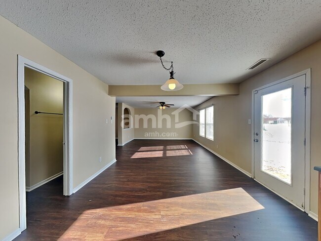 Building Photo - 1317 Central Park Dr