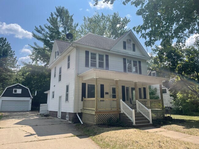 Primary Photo - 176 E Moore St