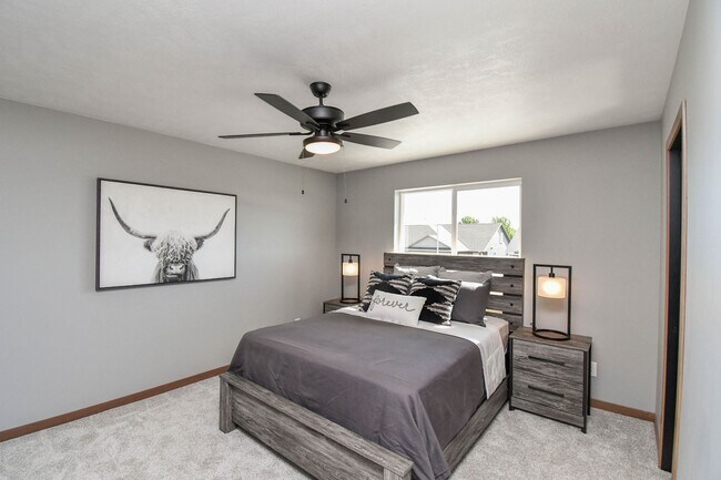 Building Photo - Spacious & Stylish 4-Bedroom Twinhome with...