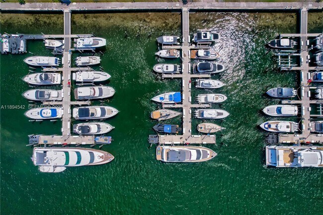 Building Photo - 2 Grove Isle Dr