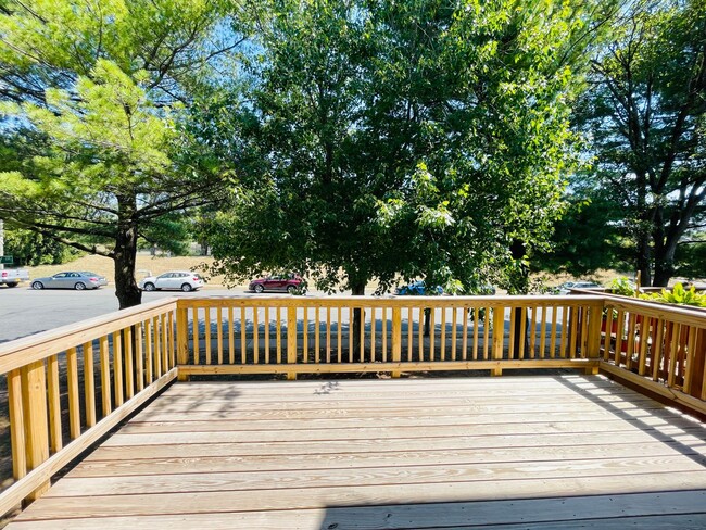 Building Photo - GORGEOUS TOWNHOUSE - MANASSAS