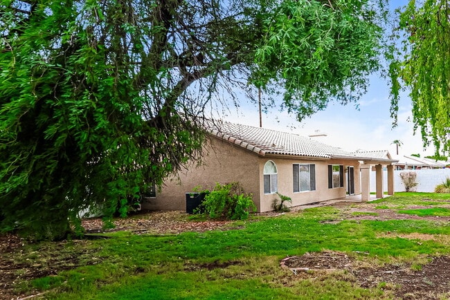 Building Photo - 19949 N 75th Dr