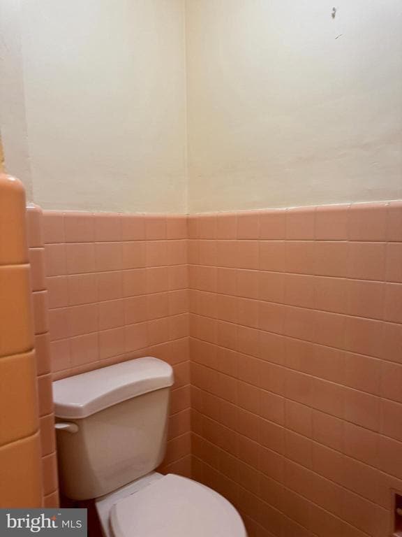 Building Photo - 8233 Fairview Rd