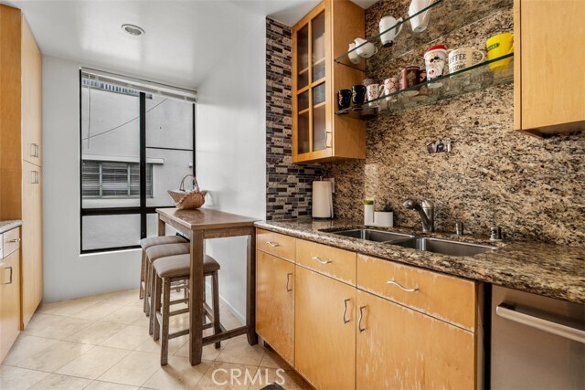 Primary Photo - 450 N Oakhurst Dr