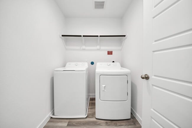 Building Photo - 10327 Sylvan Wds Trl