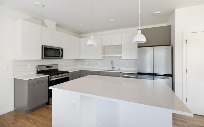 Building Photo - Beautiful 3 Bedroom Home Located in Ten Trails Black Diamond