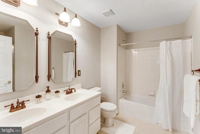 Building Photo - 14220 Madrigal Dr