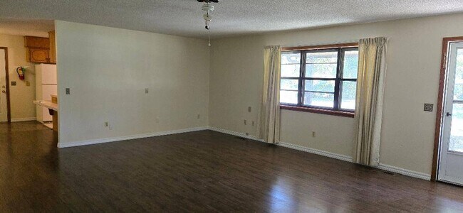 Building Photo - 315 N Cheatham