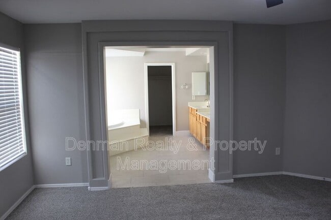 Building Photo - 6815 S 41st Ln