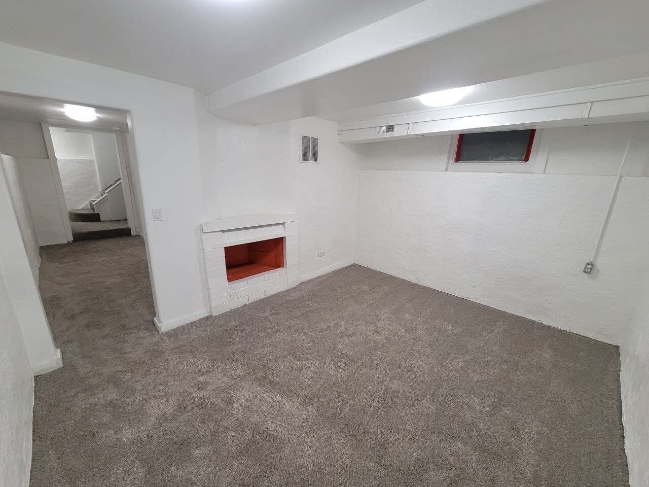 Building Photo - 1528 E Orman Ave