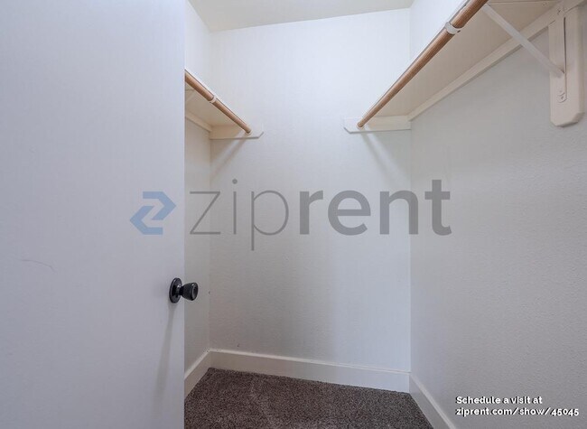 Building Photo - 11944 Chanteloup Dr