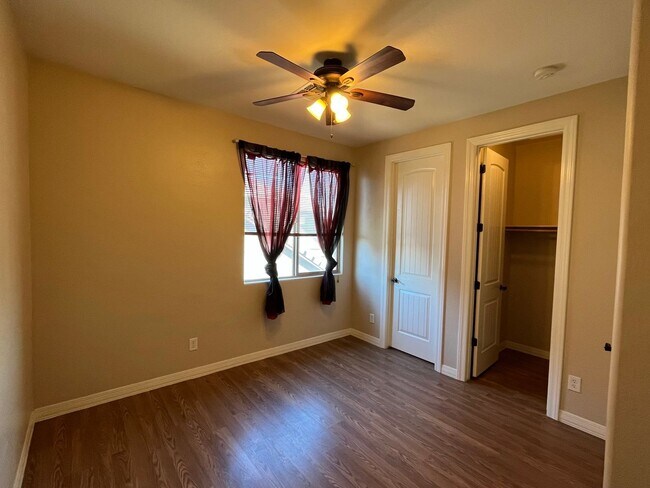 Building Photo - 5 Bedroom Home in the Montelena Neighborho...