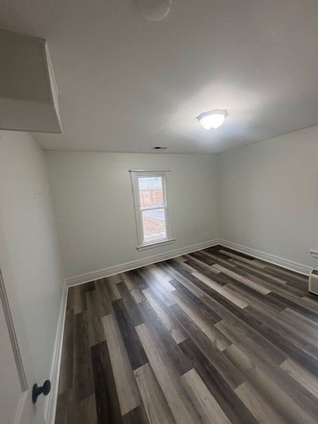 Building Photo - 723 W Armstrong Ave