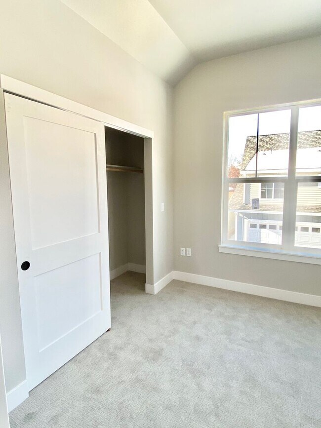 Building Photo - Stunning 3bd, 2ba Home Close To Downtown Loveland!