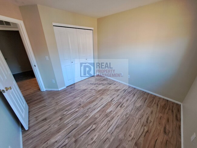 Building Photo - Check out this adorable 3 bedroom, 2.5 bath