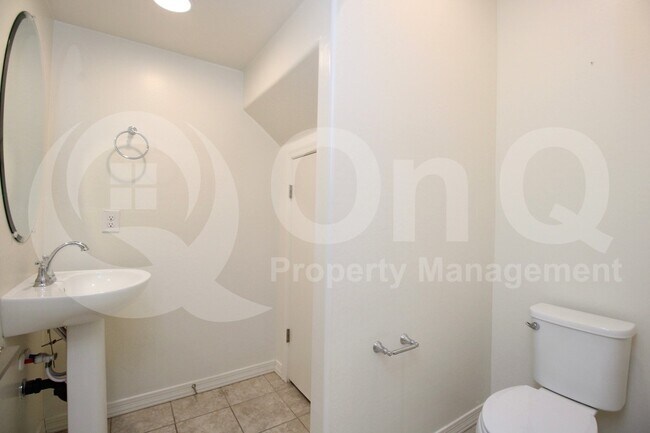 Building Photo - 1647 S 83rd Pl