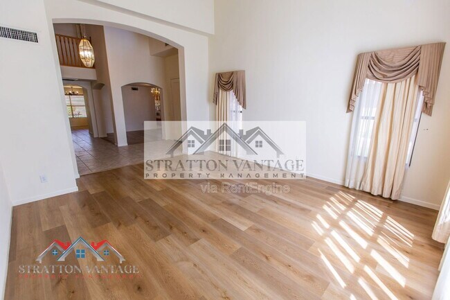 Building Photo - 960 E Constitution Dr