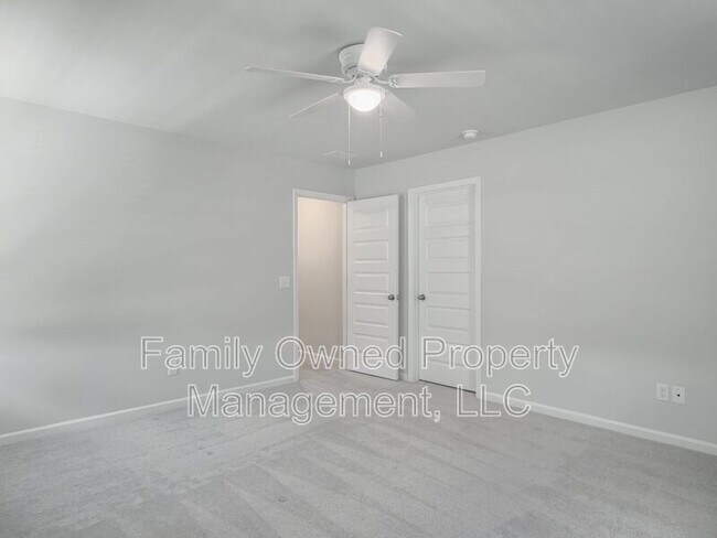 Building Photo - 2048 Longhorn Ln