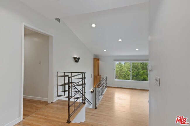 Building Photo - 13463 Rand Dr