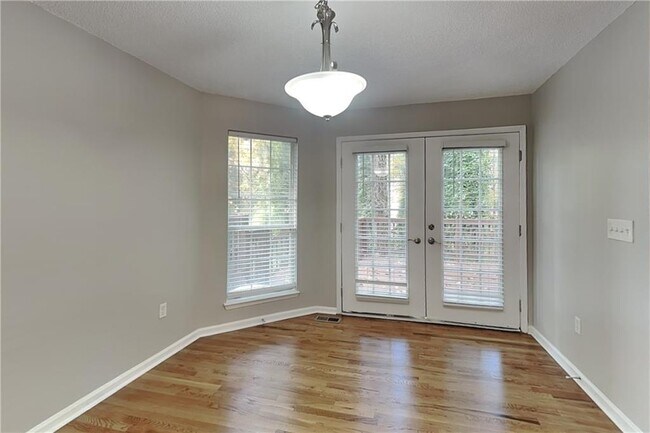 Building Photo - 4902 Sturbridge Crescent