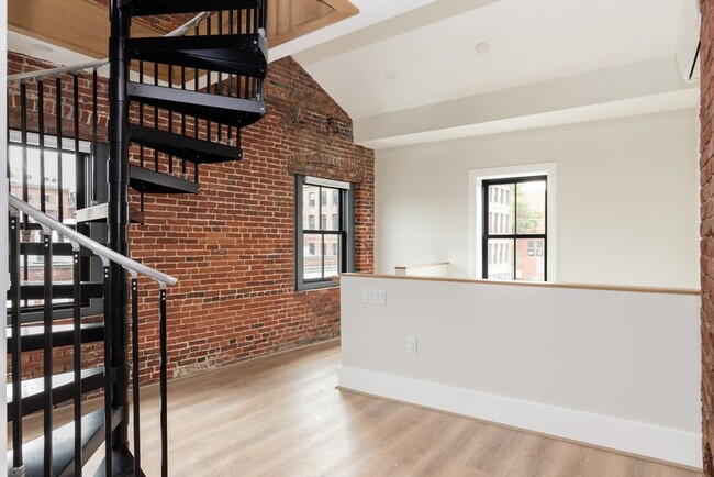 Building Photo - 58 State St