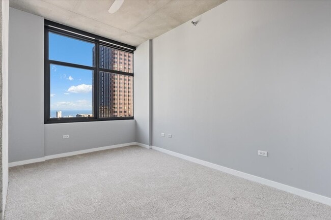 Building Photo - 235 W Van Buren St