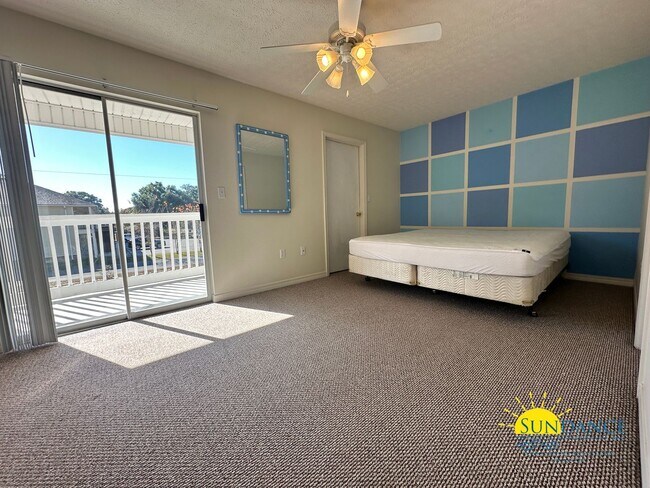 Building Photo - Lovely 2 Bedroom Townhouse Close to Downtown FWB