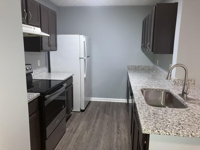 Building Photo - 7700 Bernardo Dr