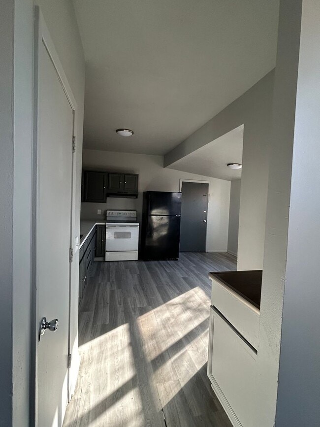 Building Photo - 4411 Davenport St