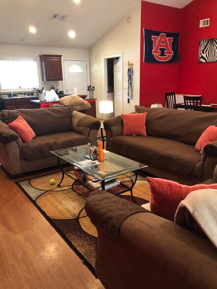 Building Photo - 807 W Longleaf Dr