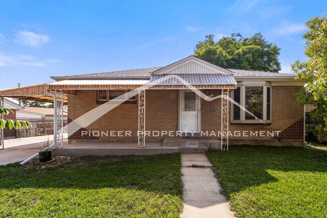 Primary Photo - Updated Home With Central AC And Stainless...