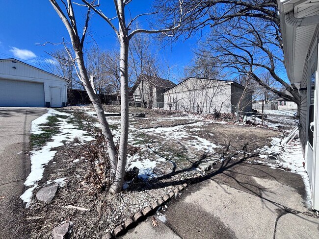 Building Photo - 4406 S 38th St