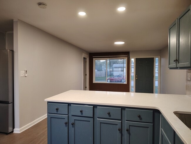 Building Photo - 434 Kenyon Ave