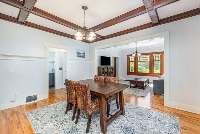 Building Photo - Sunset Hill Home