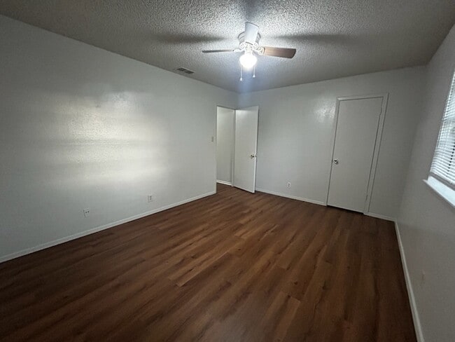 Building Photo - 2716 Sibley Dr