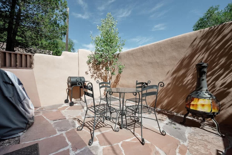 Building Photo - 209 Sena St