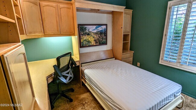 Building Photo - 38135 S Rolling Hills Dr